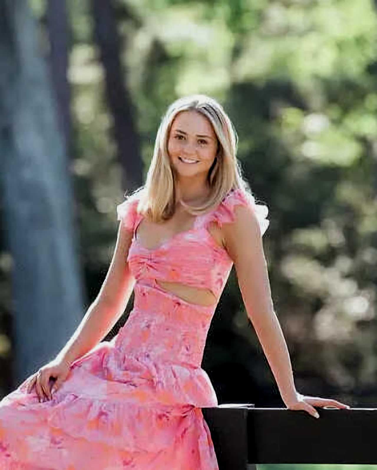 High School Senior Portrait: Gal in Pink Dress